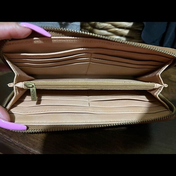 FOSSIL LEATHER WALLET ZIP AROUND - Picture 4 of 5